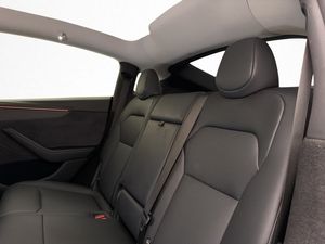 Tesla Model Y bild 31