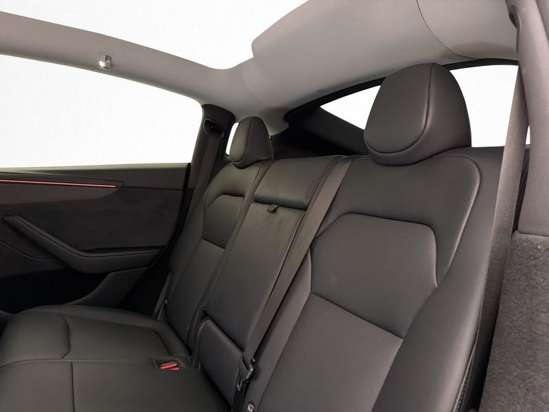 Tesla Model Y bild 31