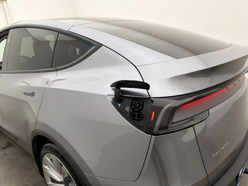 Tesla Model Y bild 33