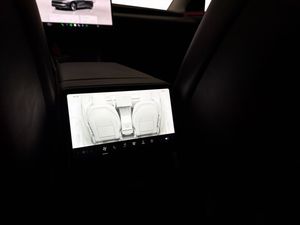 Tesla Model Y bild 37