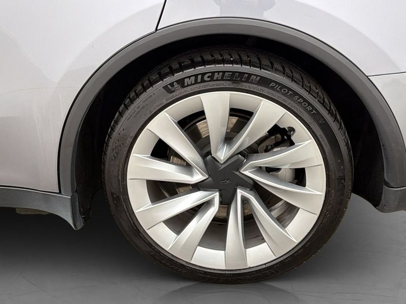 Tesla Model Y bild 38
