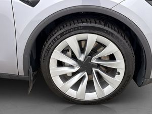 Tesla Model Y bild 35