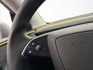 Tesla Model Y bild 16