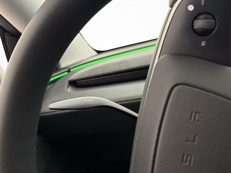 Tesla Model Y bild 15