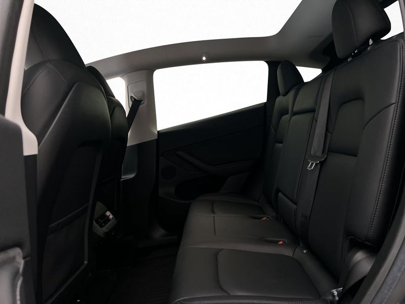 Tesla Model Y bild 30
