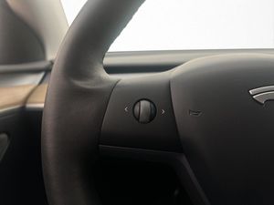 Tesla Model Y bild 16