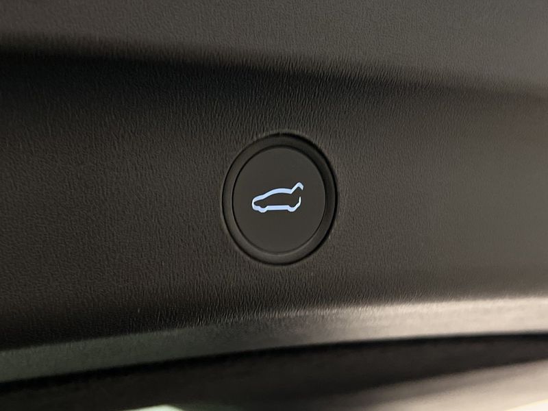 Tesla Model Y bild 32