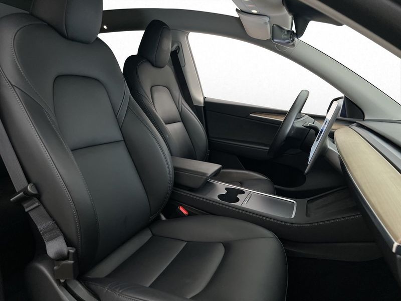 Tesla Model Y bild 28