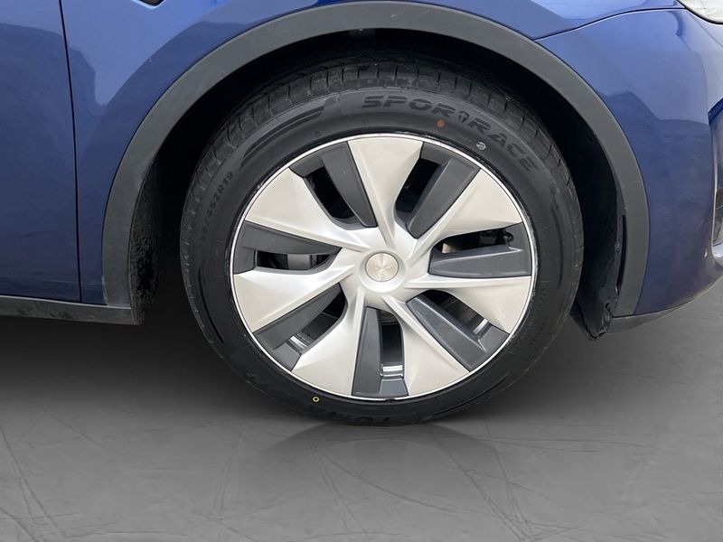 Tesla Model Y bild 33