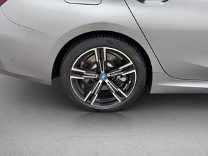 BMW 330 bild 29