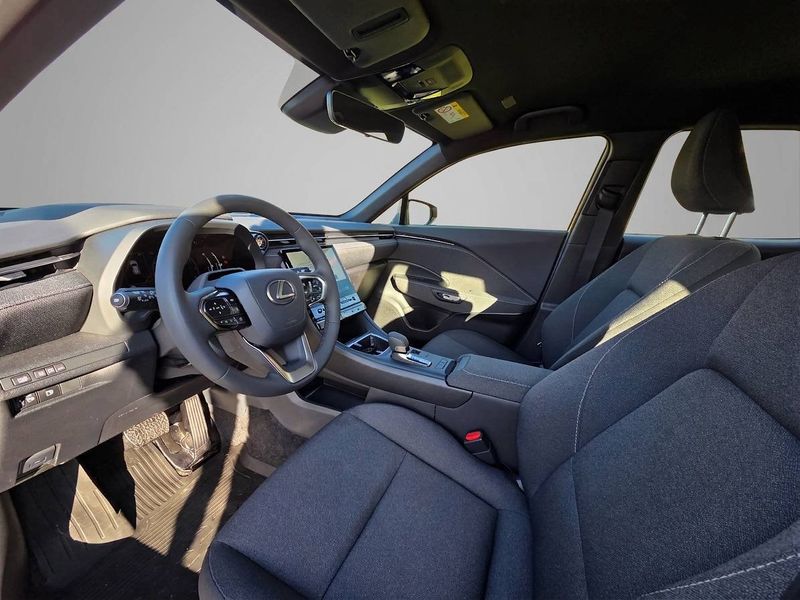 Lexus LBX bild 13