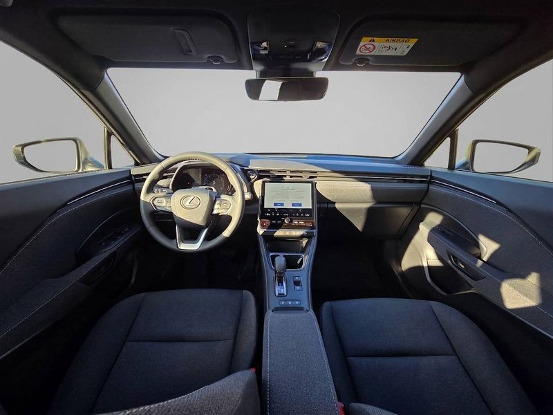 Lexus LBX bild 15