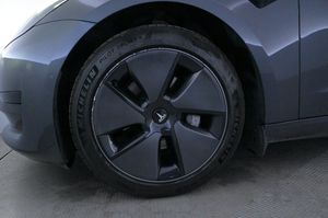 Tesla Model 3 bild 27