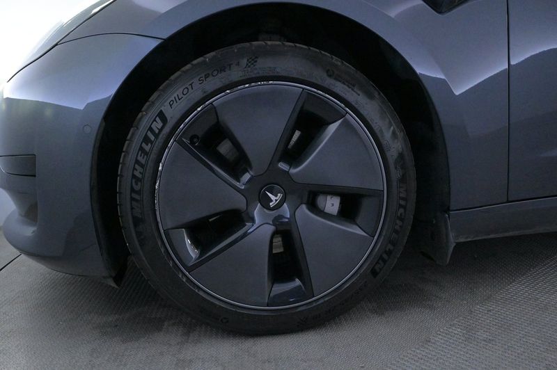 Tesla Model 3 bild 27