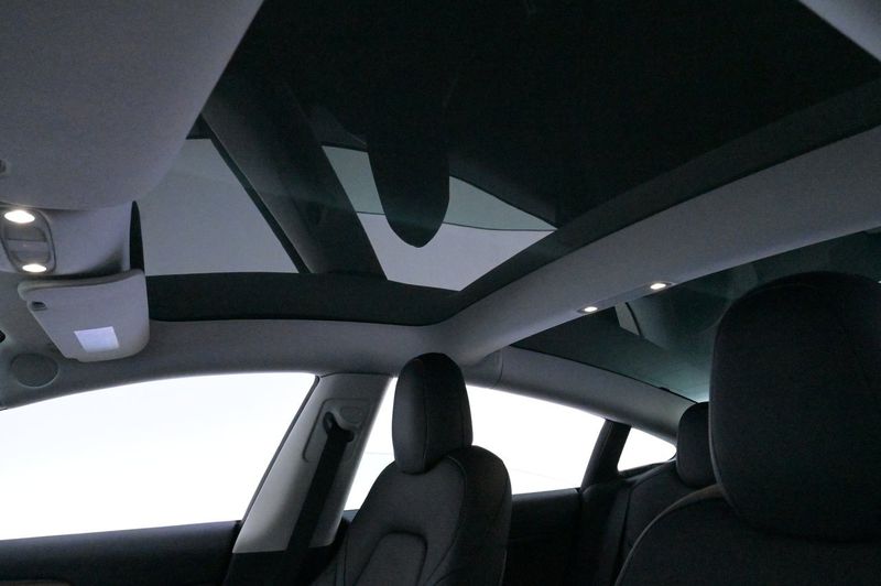 Tesla Model 3 bild 25