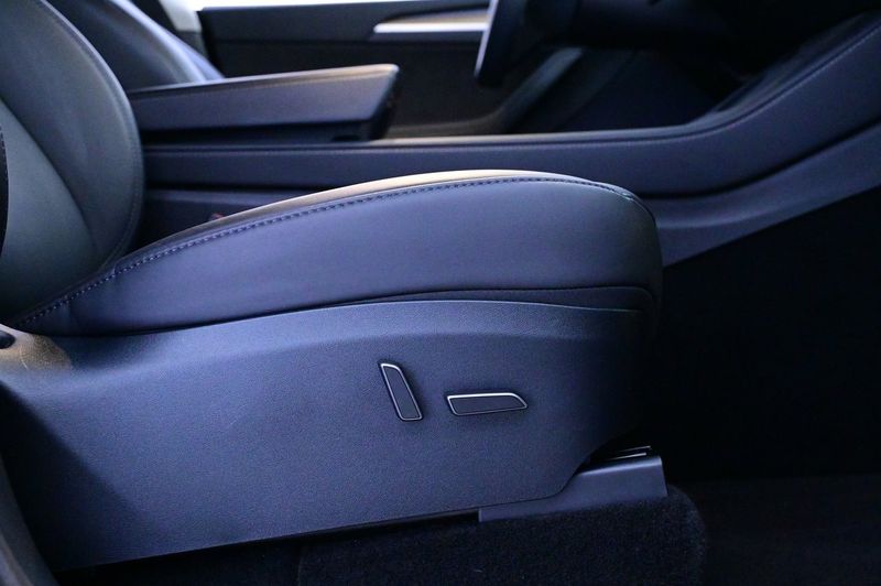 Tesla Model Y bild 13