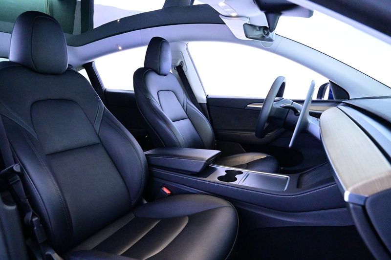 Tesla Model Y bild 12