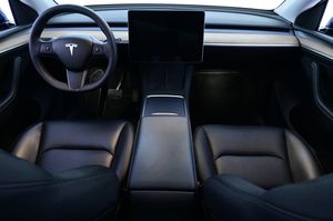 Tesla Model Y bild 6