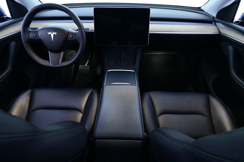 Tesla Model Y bild 6