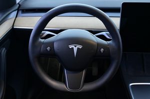 Tesla Model Y bild 7