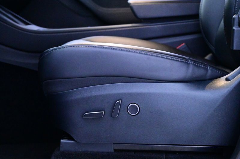Tesla Model Y bild 11