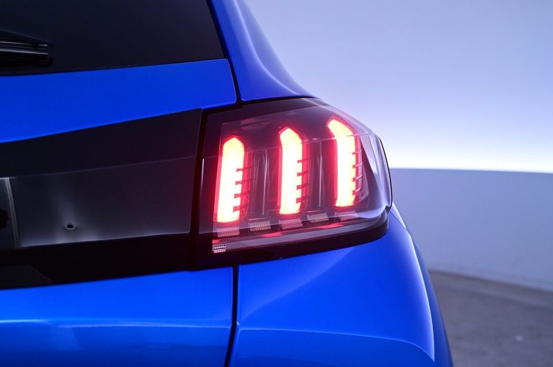 Peugeot e-208 bild 25