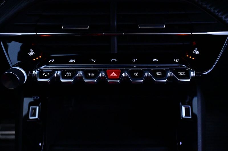 Peugeot e-208 bild 20