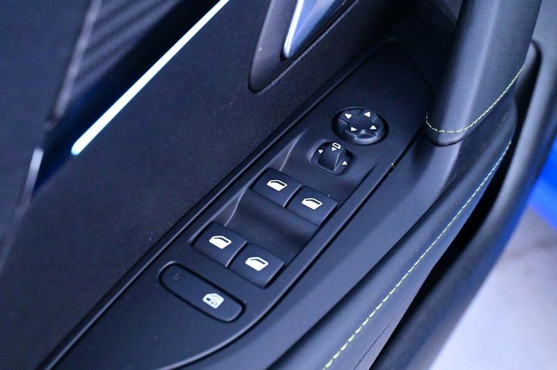 Peugeot e-208 bild 11
