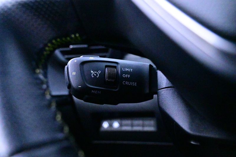 Peugeot e-208 bild 8