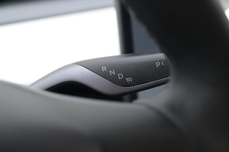 Tesla Model Y bild 8