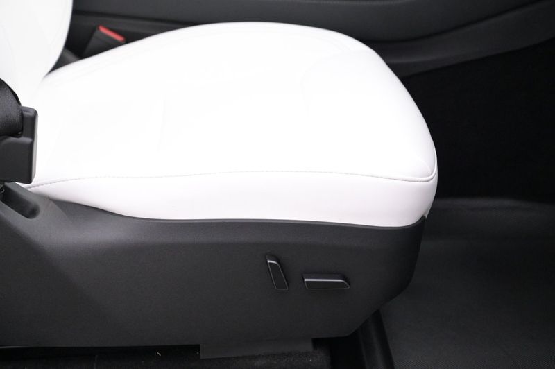 Tesla Model Y bild 13
