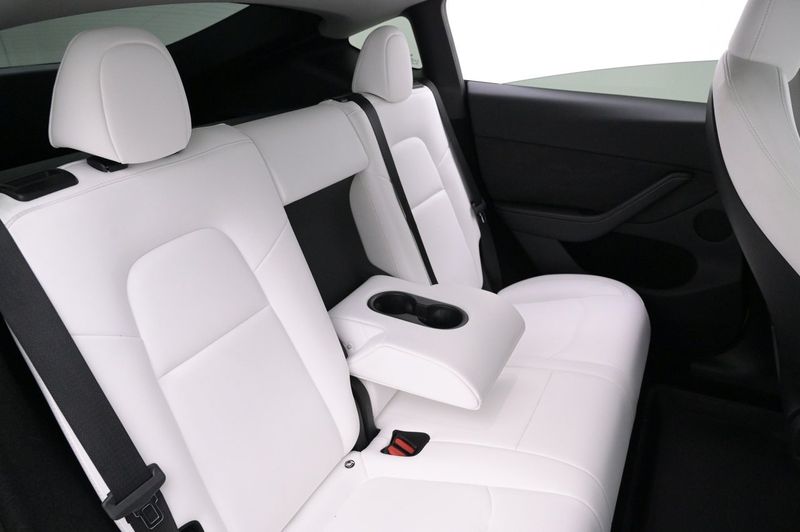 Tesla Model Y bild 25