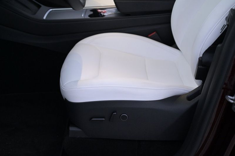 Tesla Model Y bild 11