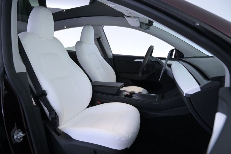 Tesla Model Y bild 12
