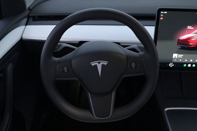 Tesla Model Y bild 7