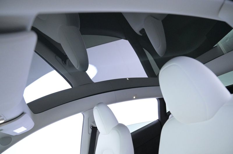 Tesla Model Y bild 24