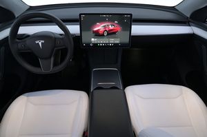 Tesla Model Y bild 6