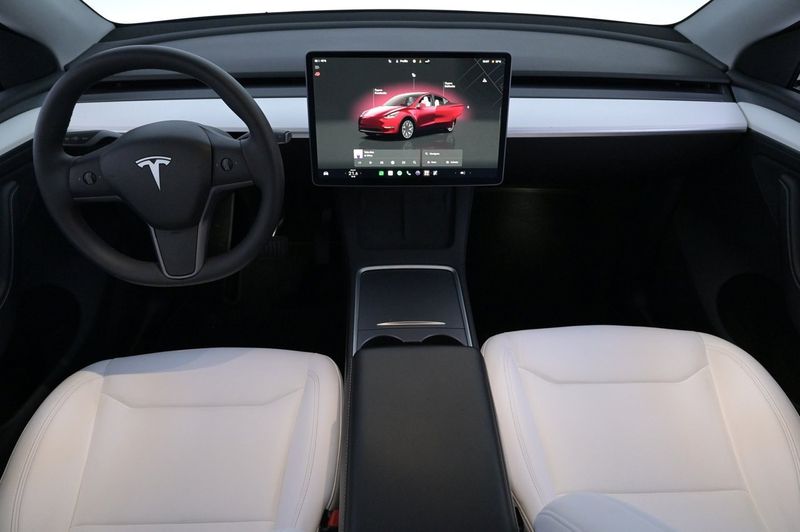 Tesla Model Y bild 6