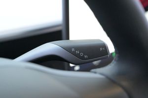 Tesla Model Y bild 8