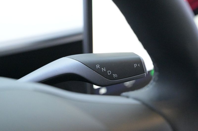 Tesla Model Y bild 8