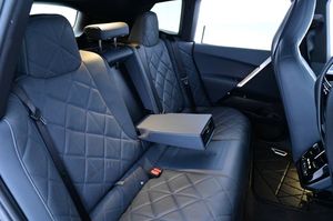 BMW iX bild 24