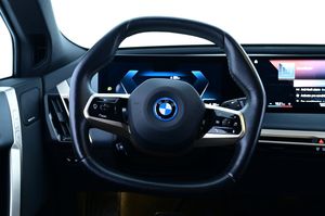 BMW iX bild 7