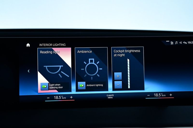 BMW iX bild 19