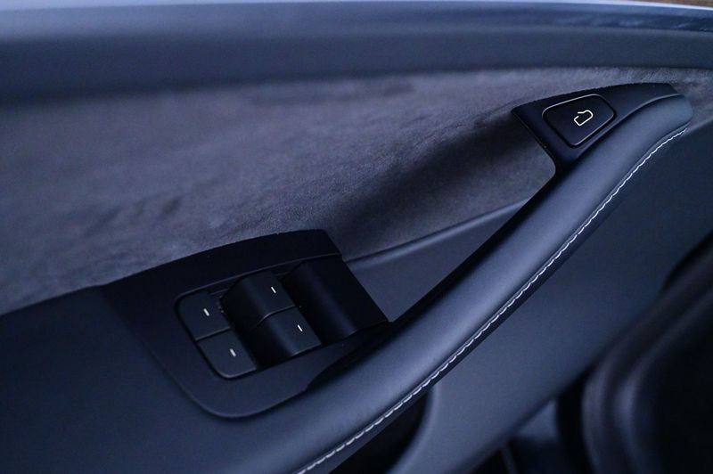 Tesla Model Y bild 10