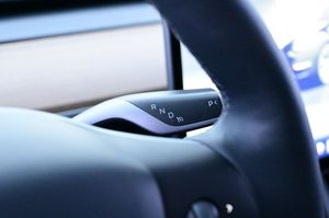 Tesla Model Y bild 8