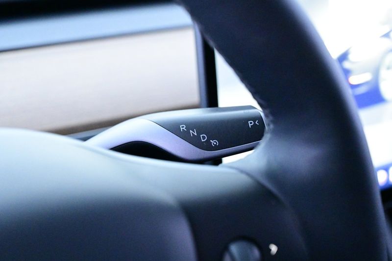Tesla Model Y bild 8