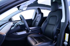 Tesla Model Y bild 9