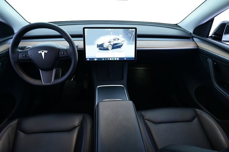 Tesla Model Y bild 6