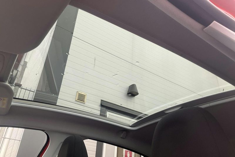 Peugeot 208 bild 13