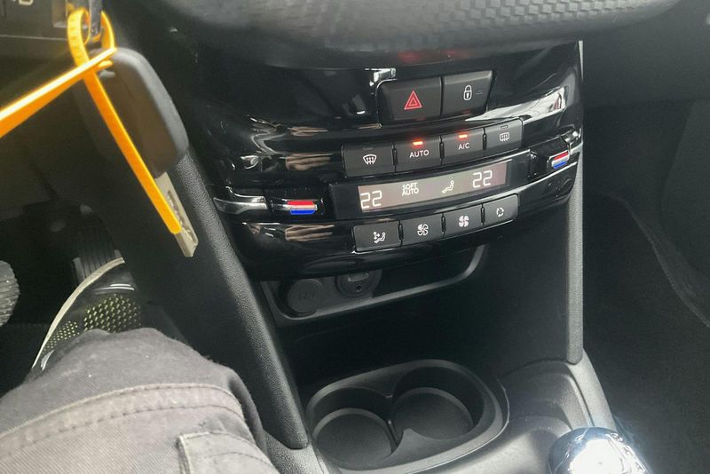 Peugeot 208 bild 14